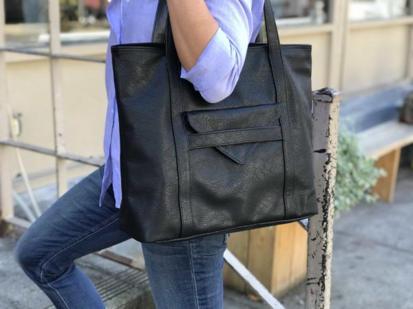 vegan leather tote in black